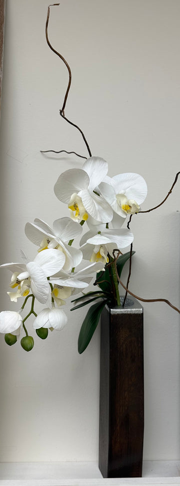 R117 wood vase floral