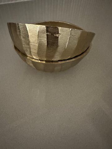 R532 gold bowls