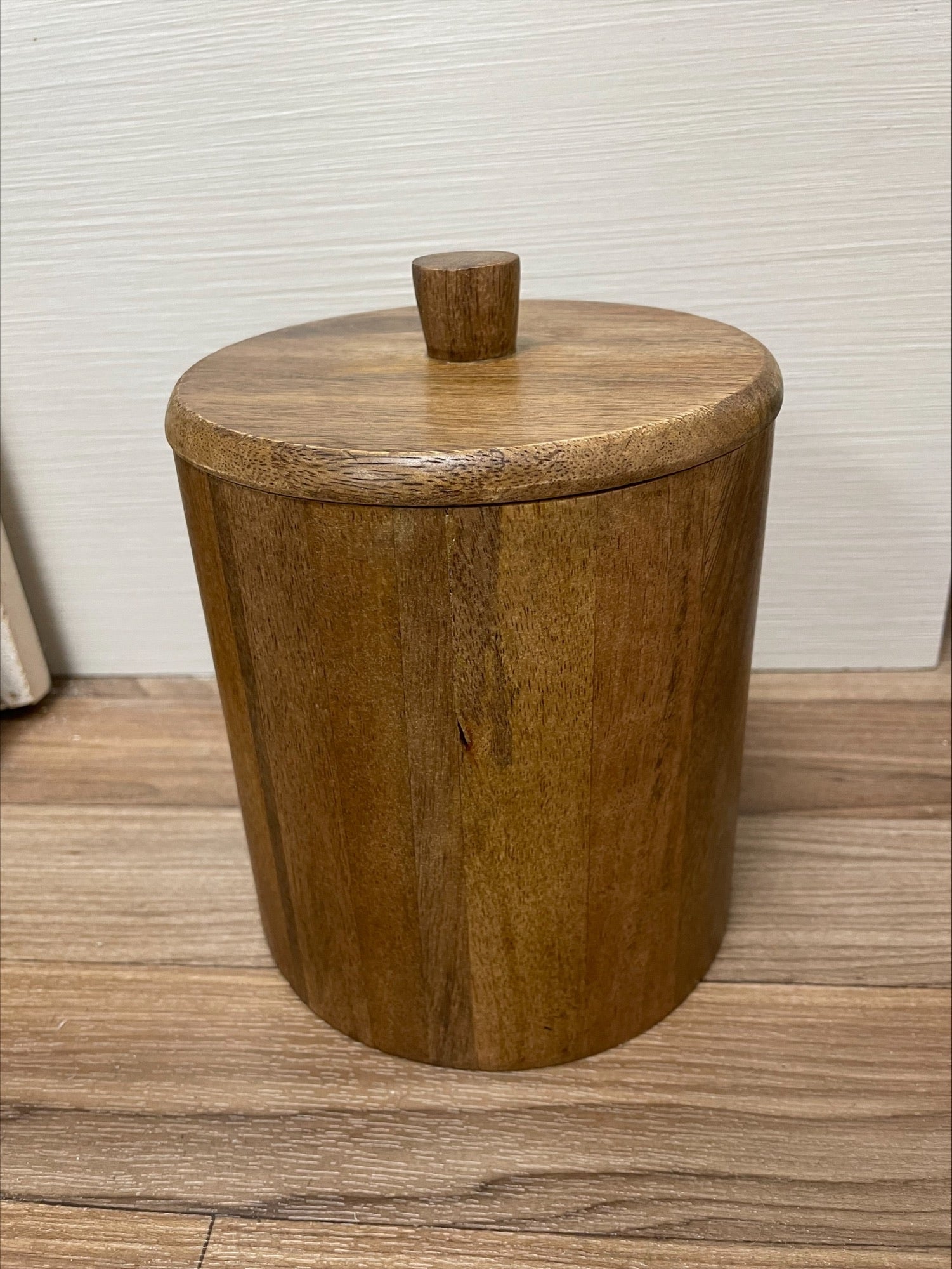 R532 wooden jar